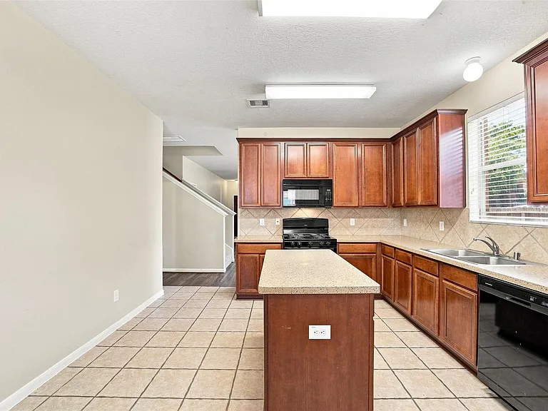 16726 Vivian Point Ln — Photo 11