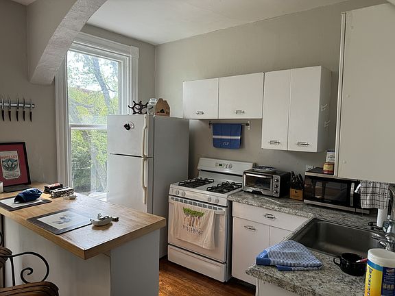 2nd image of 2900 Park Ave APT 2