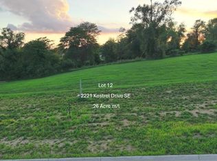 2221 Kestrel Dr SE, Cedar Rapids, IA 52403