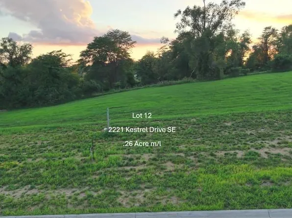 2221 Kestrel Dr SE, Cedar Rapids, IA 52403