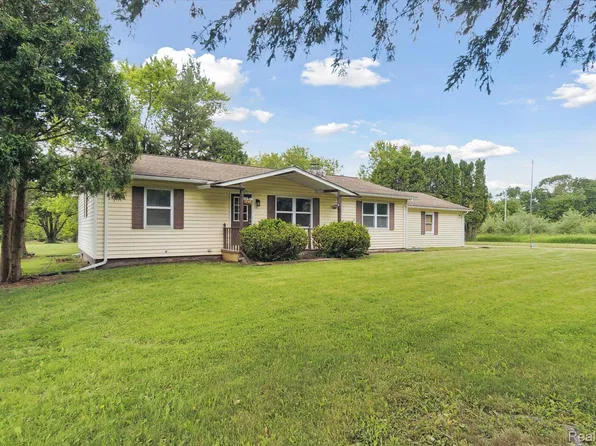 26727 N Dixboro Rd, South Lyon, MI 48178