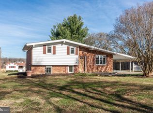 6210 Rolling View Dr, Eldersburg, MD 21784