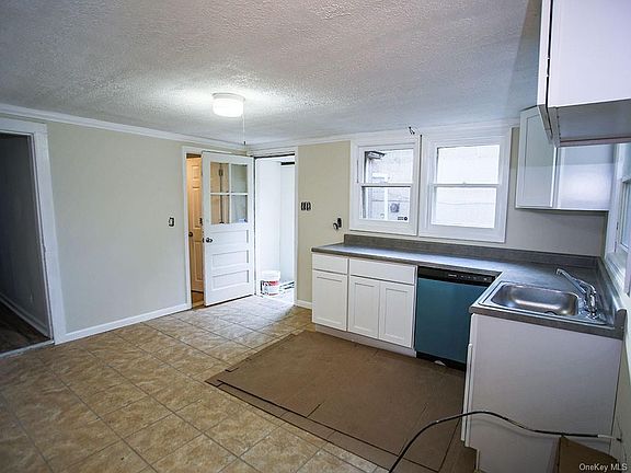 4th image of 82 Sullivan St #2