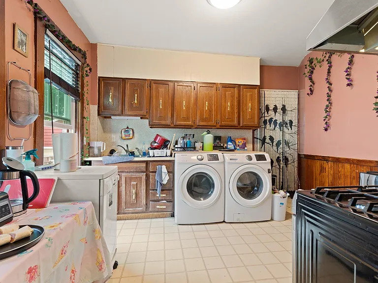 214 Maplewood St #212 — Photo 9