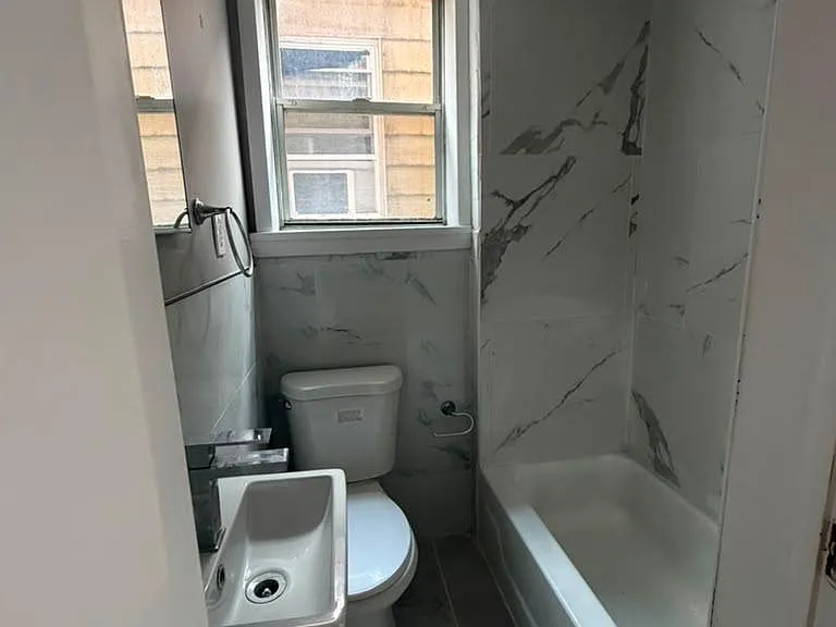 232 Inslee Pl #2R — Photo 5