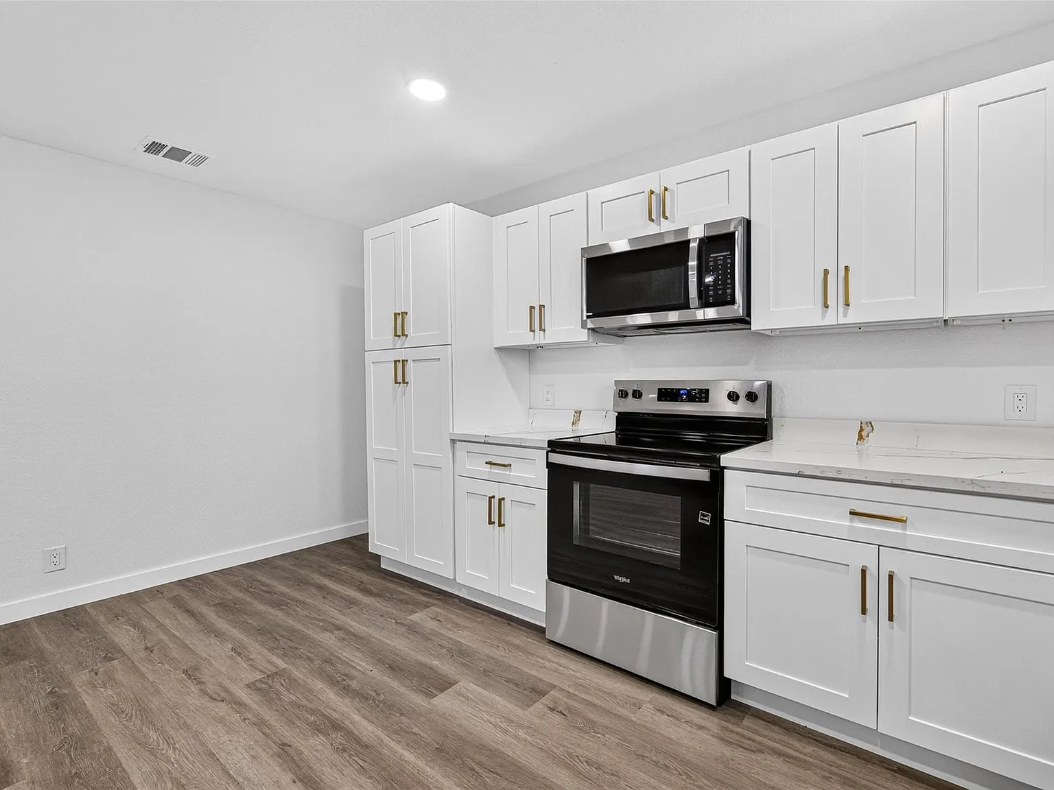 4 bed, 2.0 bath, $1,800 — Photo 4