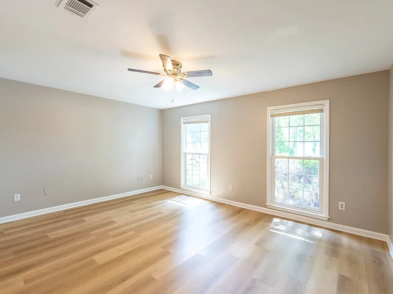 2496 Leeshire Rd #1 — Photo 10