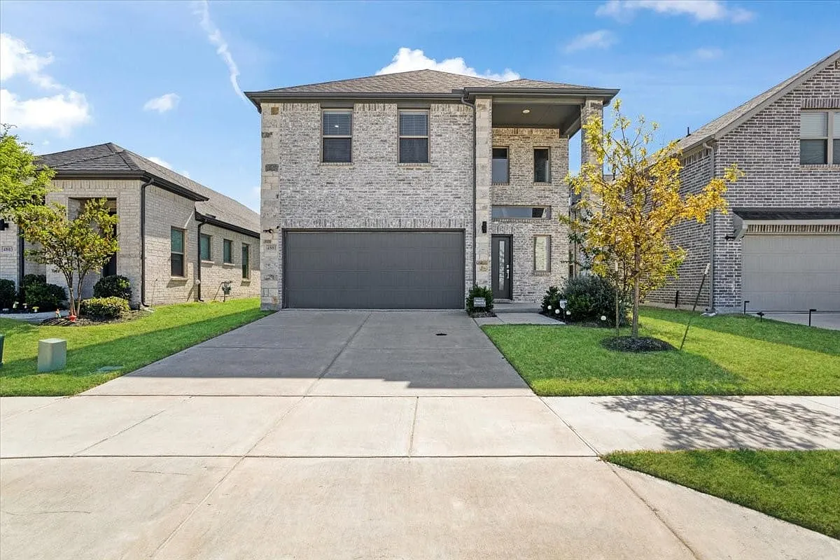 4 bed, 2.5 bath, 2364 sqft, $2,595 — Photo 1