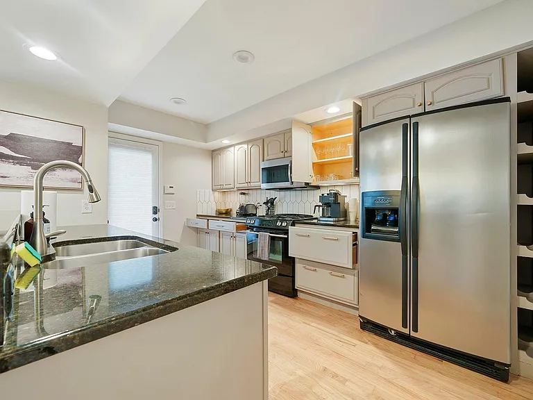 344 W 4th Ave — Photo 5