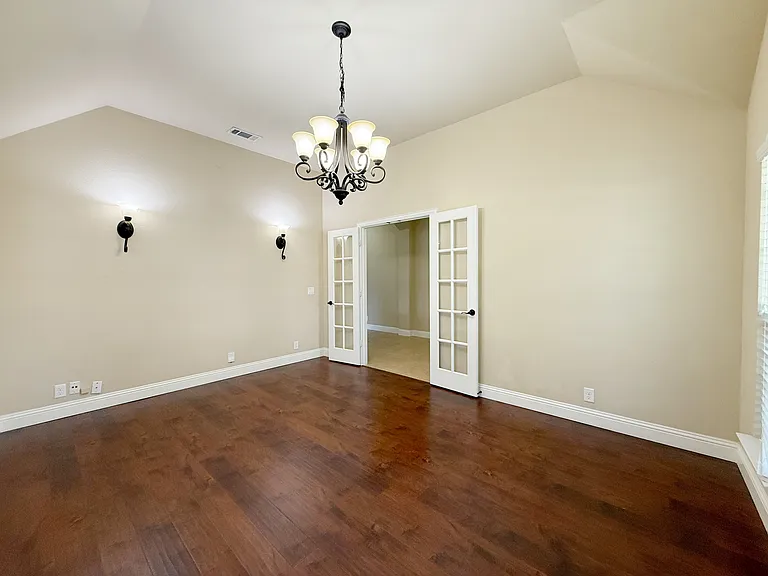 4303 Oak Bluff Dr — Photo 7
