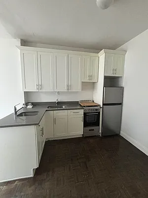 Rented by Avenues Real Estate | media 9