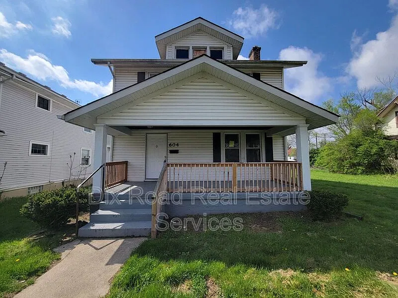 4 bed, 2.0 bath, 1357 sqft, $1,350 — Photo 1