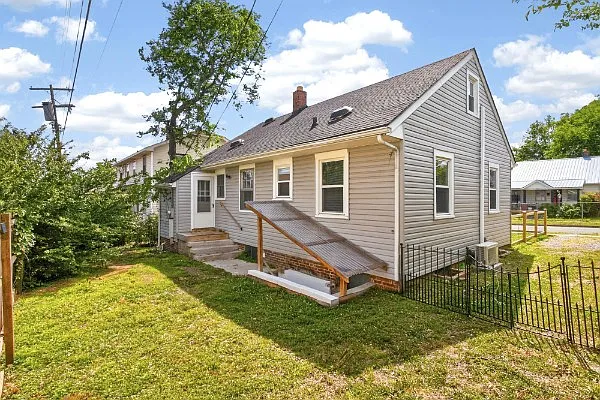 903 Berry St — Photo 14
