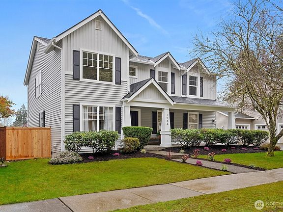 2nd image of 1584 Jensen Avenue