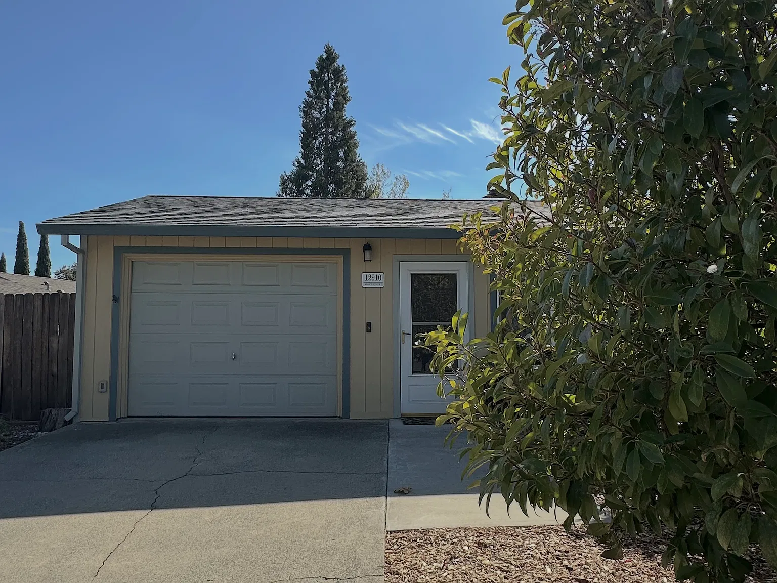 12910 Mott Ct — Photo 2