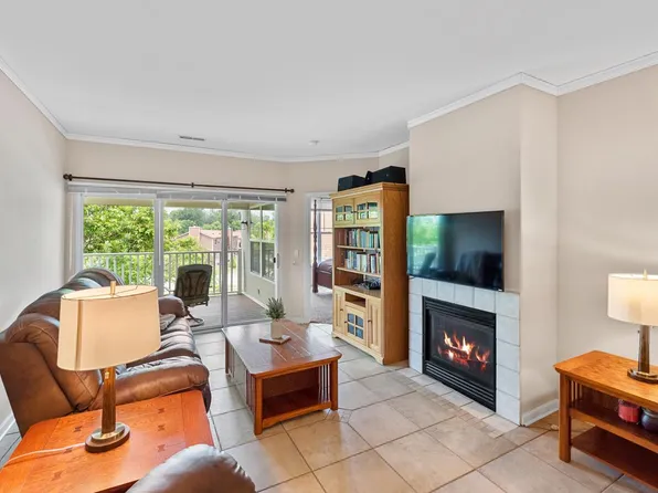 N113W16241 Sylvan CIRCLE #211, Germantown, WI 53022