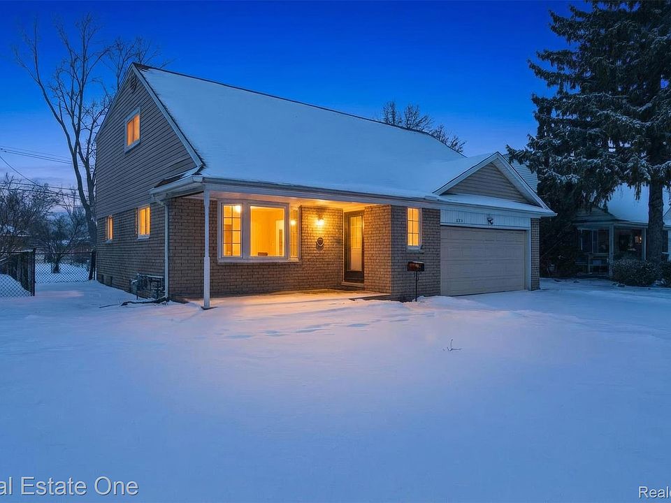 1st image of 2811 Rhodes Dr