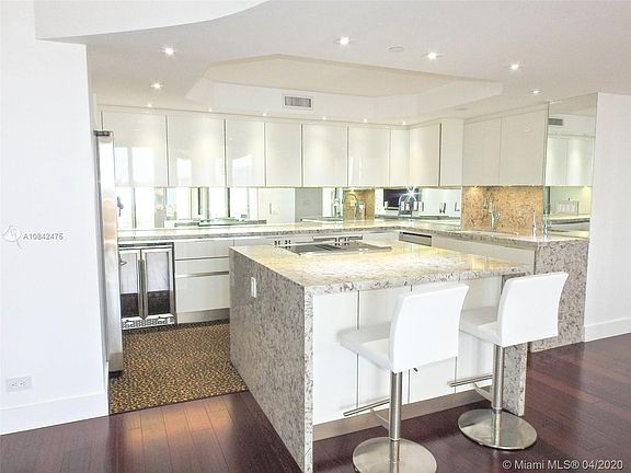 4th image of 20191 E Country Club Dr APT 2208