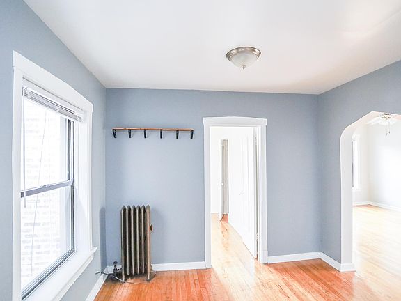 3rd image of 4017 W Melrose St #N1