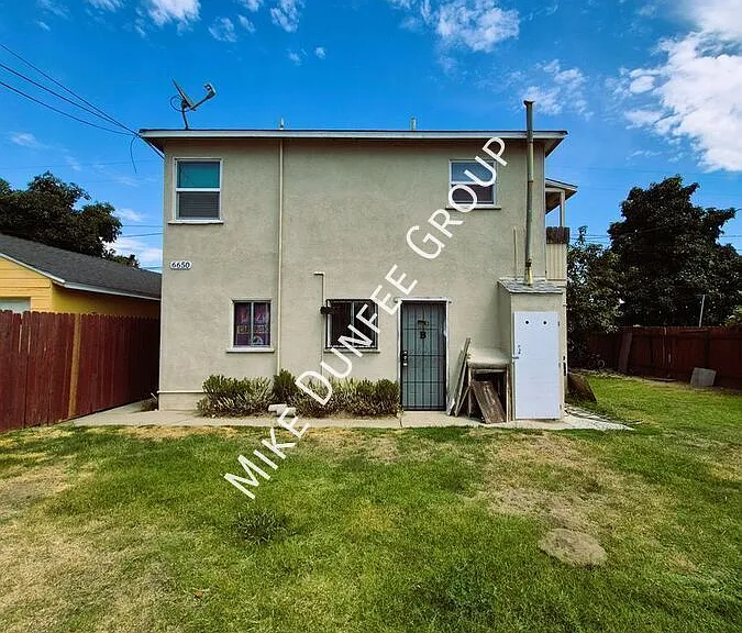 6650 N Myrtle Ave #B — Photo 1