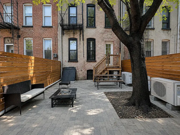 1114 Gates Ave #GROUND — Photo 1