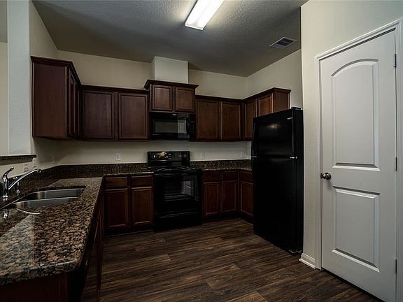 2nd image of 208 Autumn Berry Ln