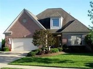 2020 Penhurst Cir NE, North Canton, OH