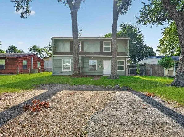 319 S 6th St, La Porte, TX 77571
