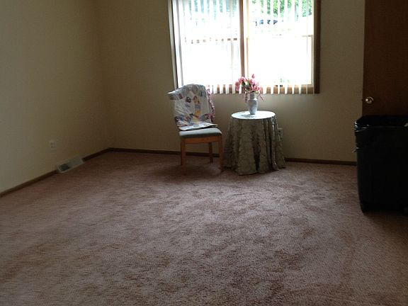 2nd image of 604 Oakwood Dr