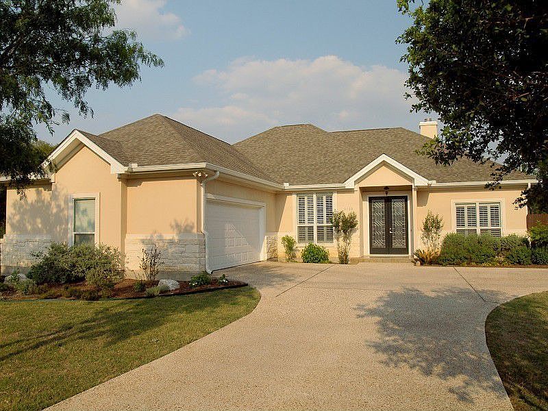 1st image of 2513 Great Oaks Dr