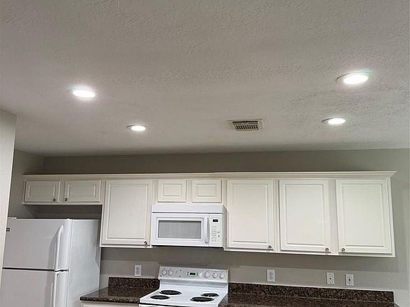 3rd image of 46 Wineberry Pl