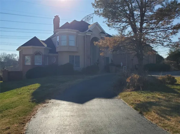 2333 Sterling Pointe Dr, Chesterfield, MO 63005