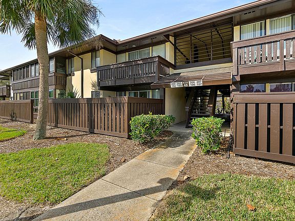 5th image of 48 Club House Dr APT 102