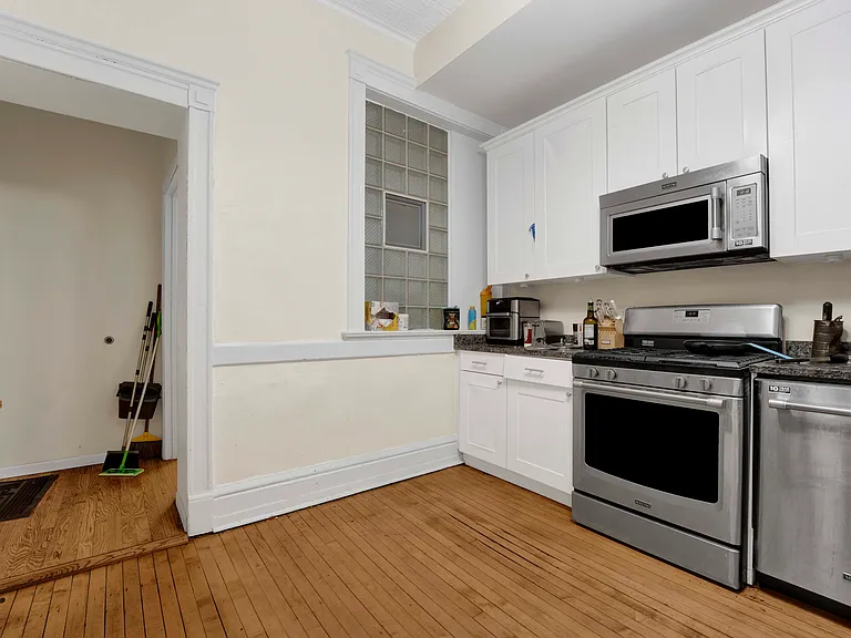 2522 N Burling St #2 — Photo 22