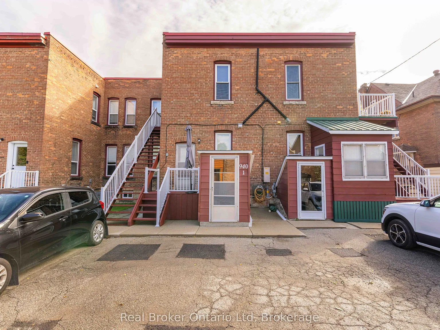 3 bed, $1,400 — Photo 1