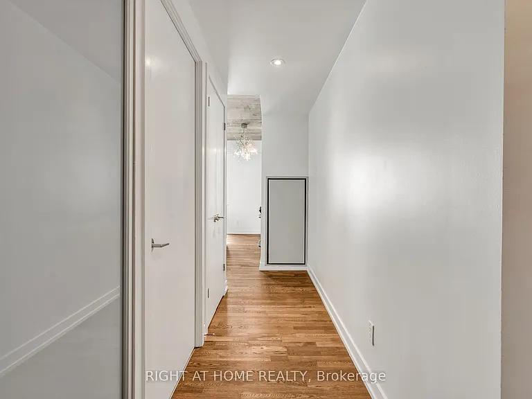 650 King St W #605 — Photo 9
