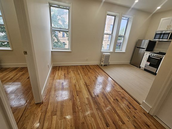 5th image of 926 Clarkson Ave #3R