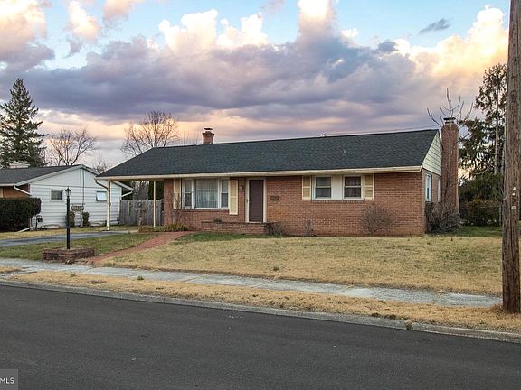 3rd image of 1114 Circle Dr