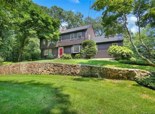 9 Dartmouth Rd, Cos Cob, CT 06807