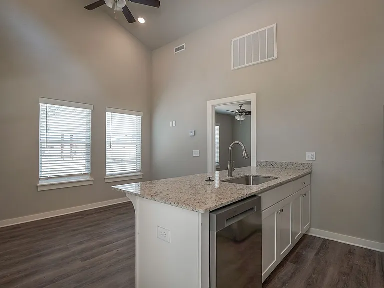 580 N Littleleaf Ter — Photo 2