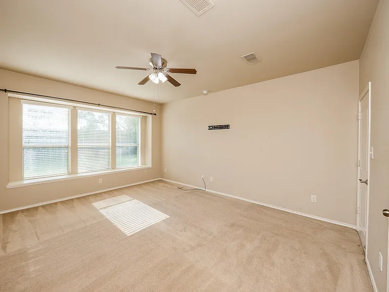 4019 Windmill Creek Dr — Photo 18