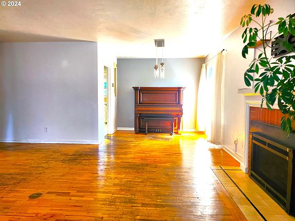 4th image of 347 W Bowden St