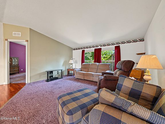 4th image of 103 W Petal Ct