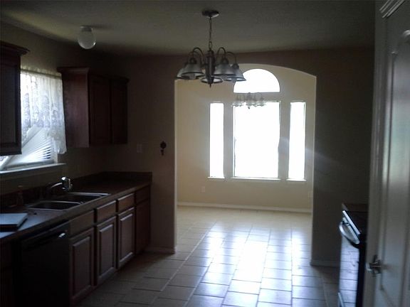 4th image of 925 Bens Dr