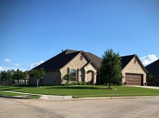 401 River Bank Ln, Granbury, TX 76049