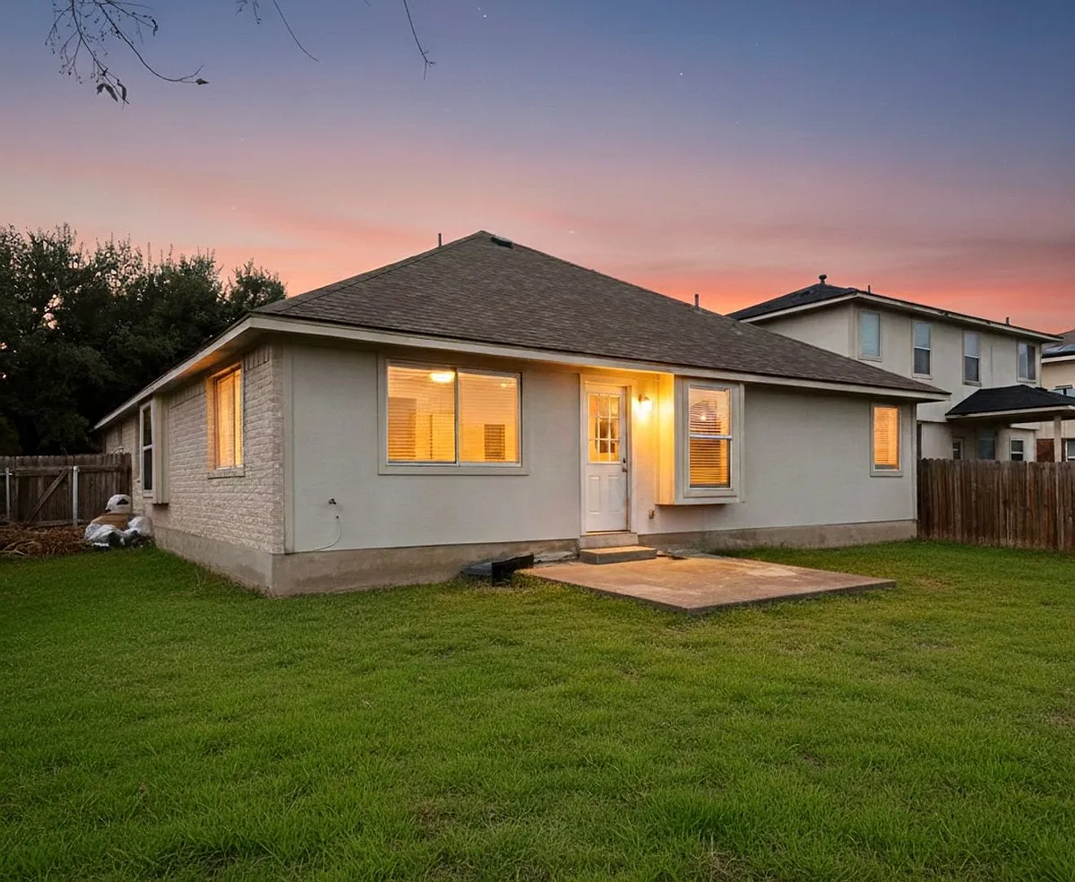 Building Photo - 1501 Darjeeling Dr