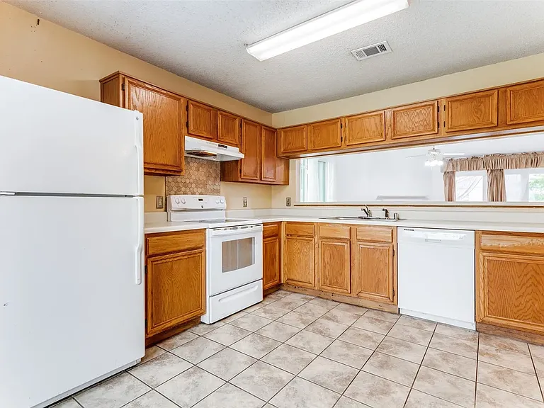 4617 Feathercrest Dr — Photo 6