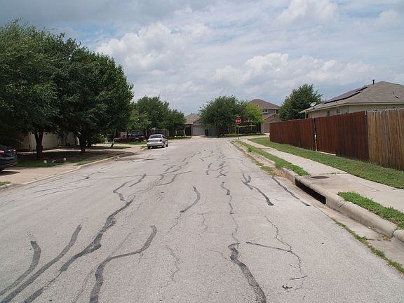 5th image of 15013 Bigelow Dr