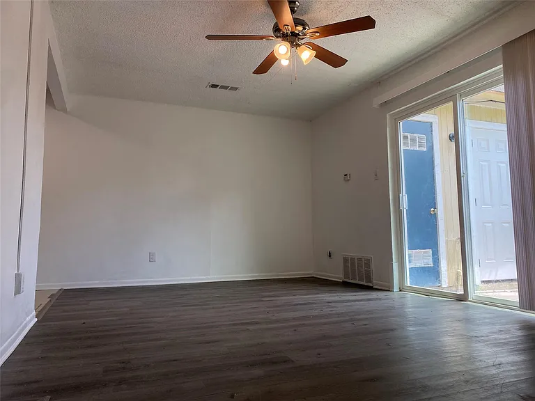 5002 Blue Spruce Cir #A — Photo 25