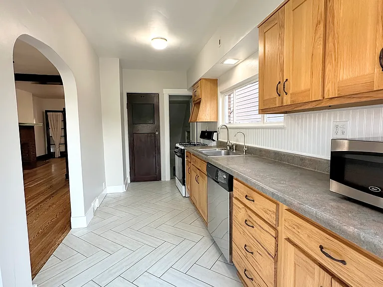 7104 Schoyer Ave — Photo 12